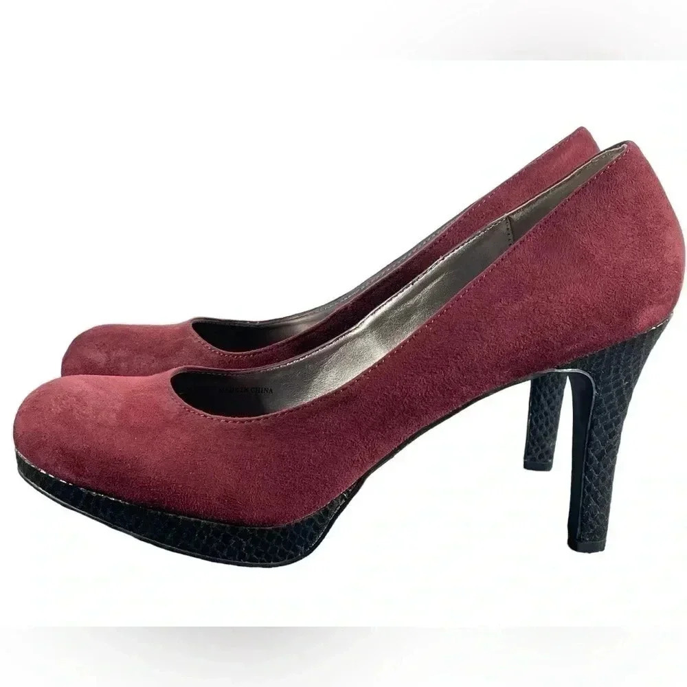 Tahari Leona Burgandy Heels Size 7.5